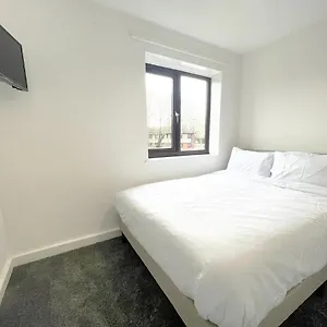 Homely With Smart Tv , London United Kingdom