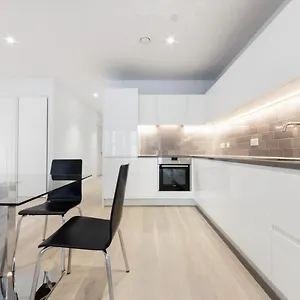 Spacious Modern , London United Kingdom